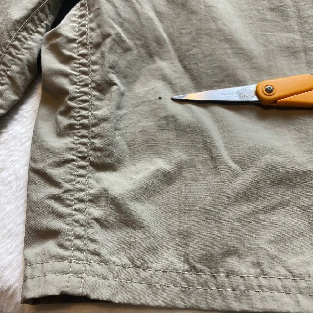 The North Face Light Khaki Shorts W/Mesh Liner